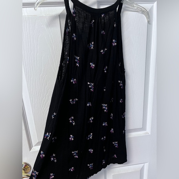 Lucky Brand black floral tank with v-neck. Worn 1x. Size L - Picture 6 of 8